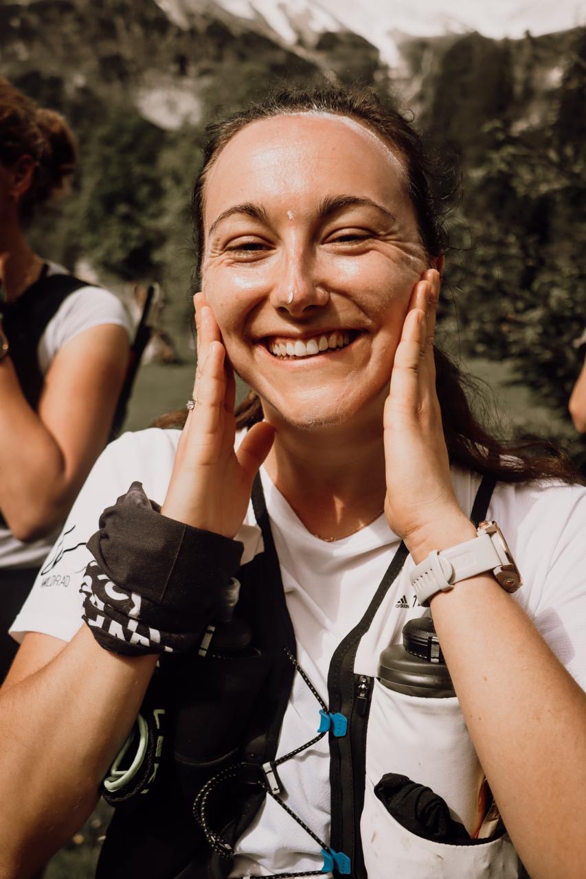 Milena lacht